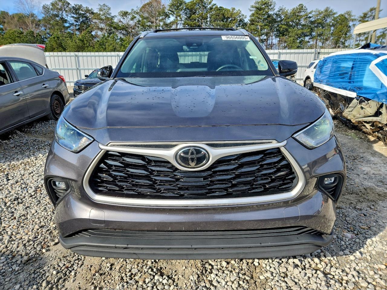 2022 TOYOTA HIGHLANDER XLE photo 5