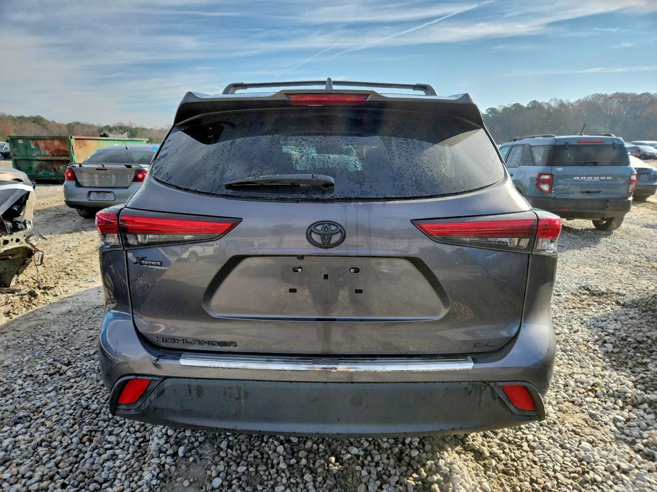 2022 TOYOTA HIGHLANDER XLE photo 6