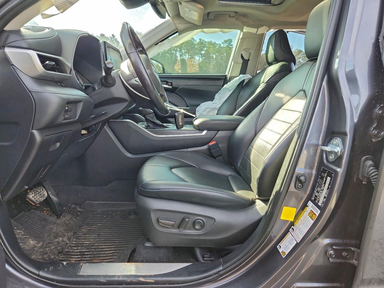 2022 TOYOTA HIGHLANDER XLE photo 7