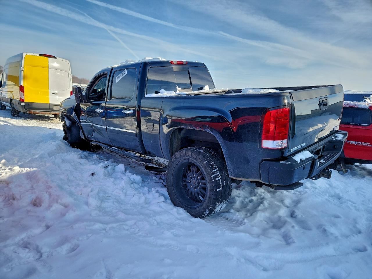 2012 GMC SIERRA K2500 DENALI photo 2