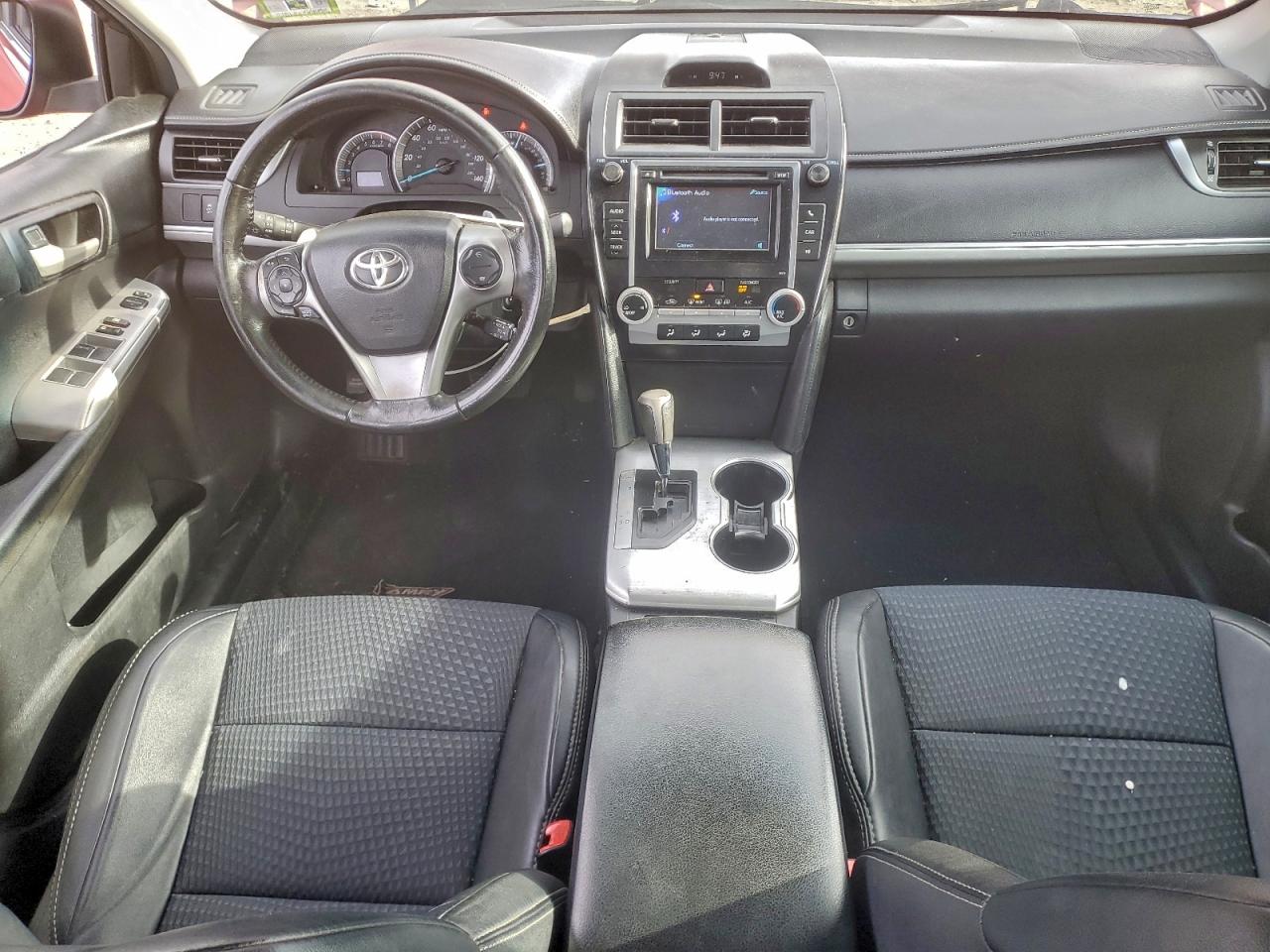 2013 TOYOTA CAMRY SE photo 8