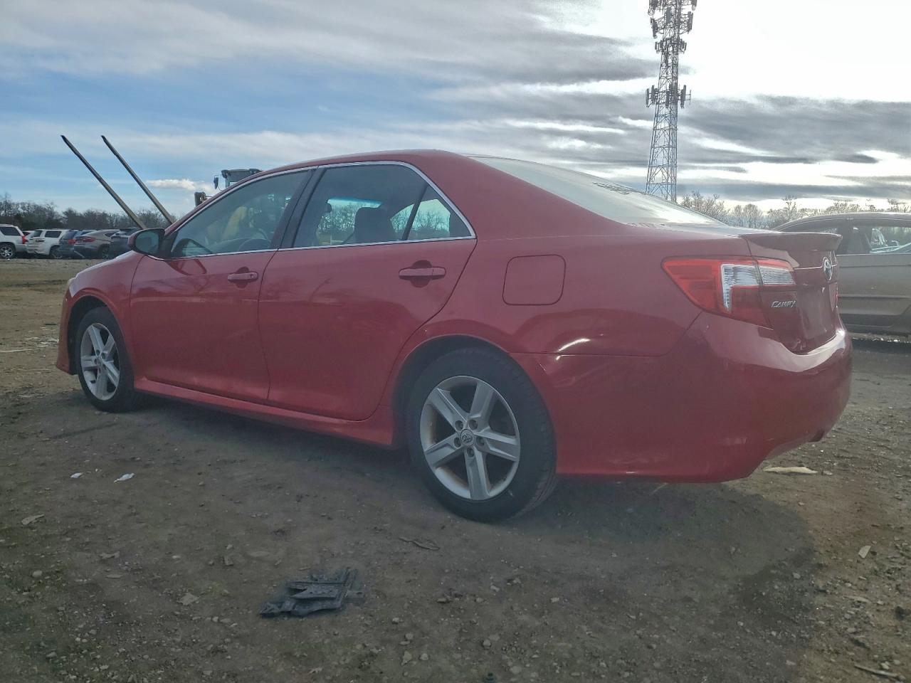 2013 TOYOTA CAMRY SE photo 2