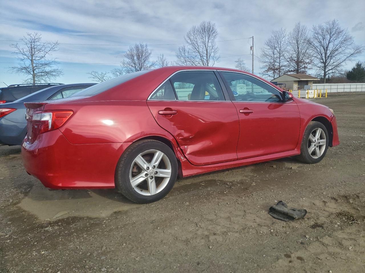 2013 TOYOTA CAMRY SE photo 3