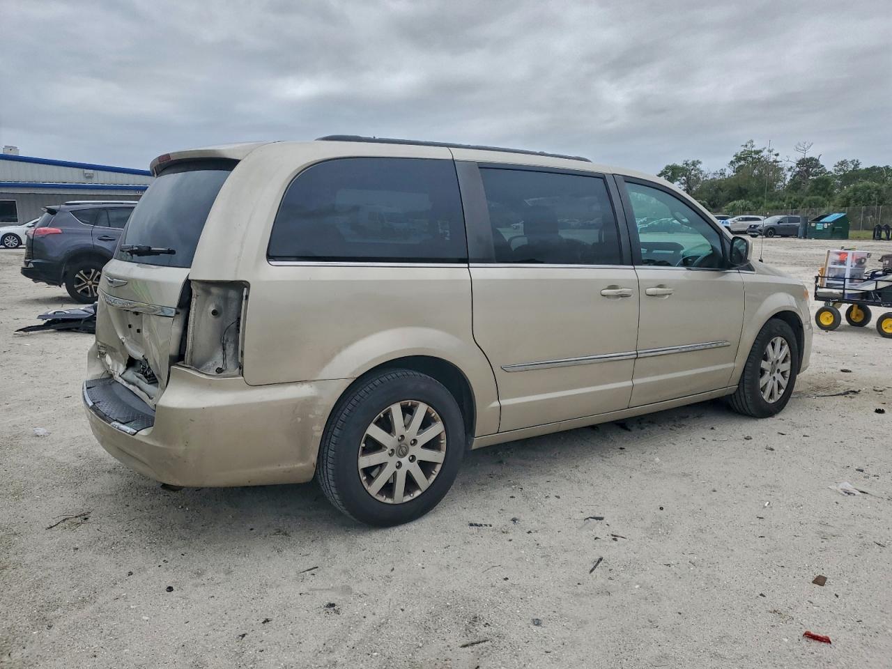 2015 CHRYSLER TOWN & COUNTRY TOURING photo 3