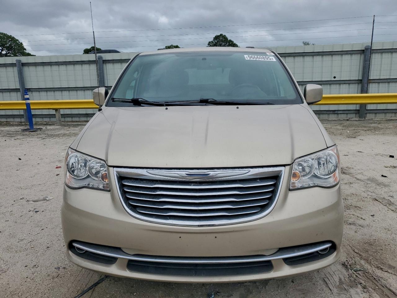2015 CHRYSLER TOWN & COUNTRY TOURING photo 5