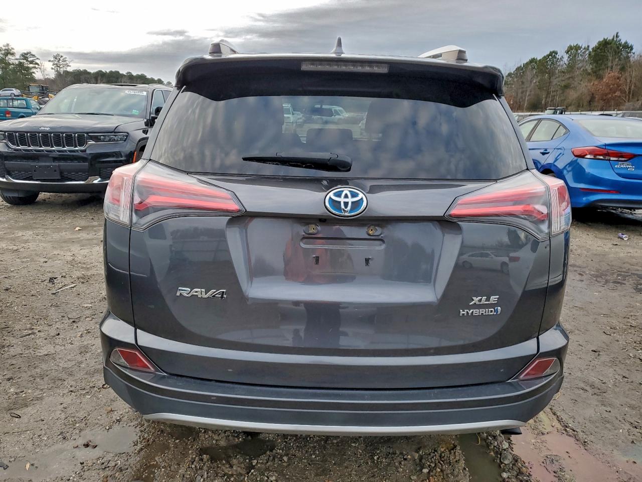 2016 TOYOTA RAV4 HV XLE photo 6