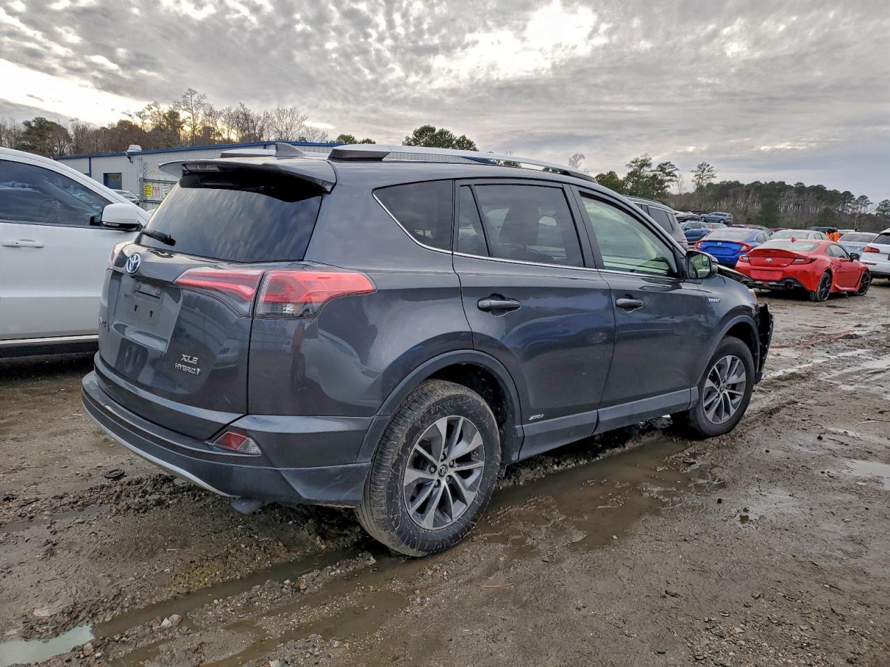 2016 TOYOTA RAV4 HV XLE photo 3