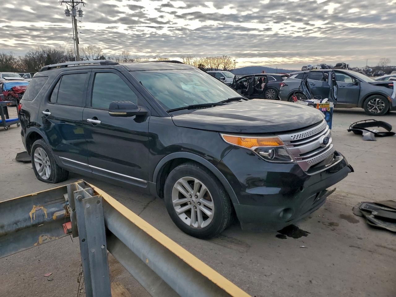2013 FORD EXPLORER XLT photo 4
