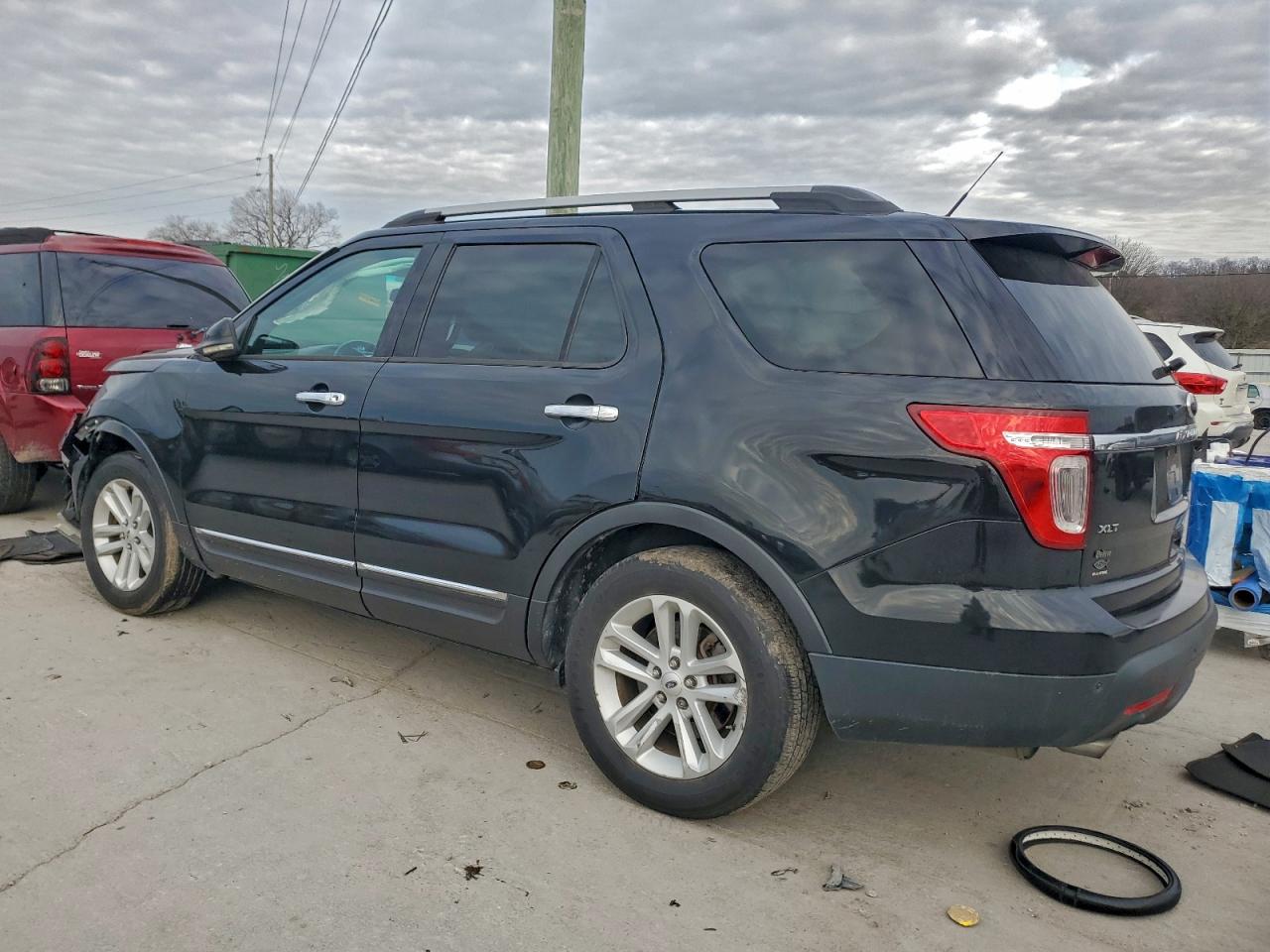 2013 FORD EXPLORER XLT photo 2