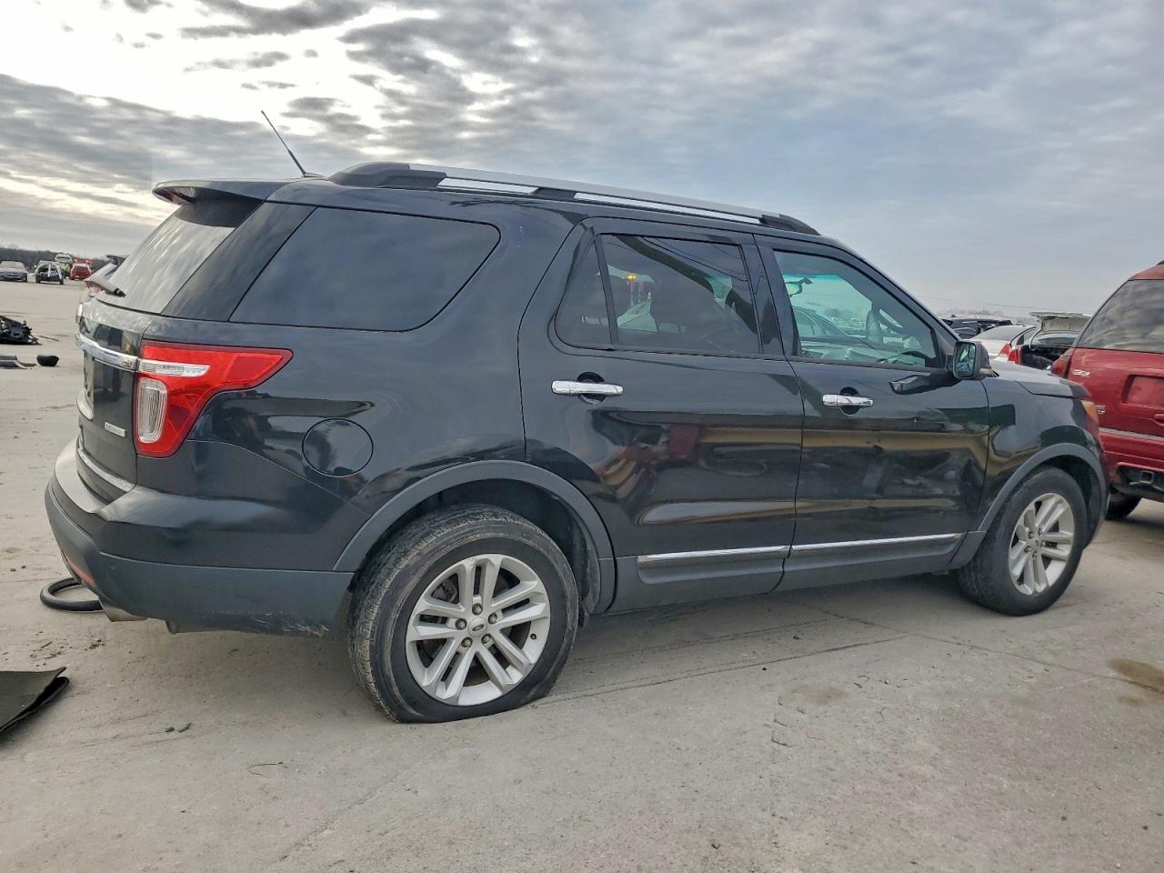 2013 FORD EXPLORER XLT photo 3