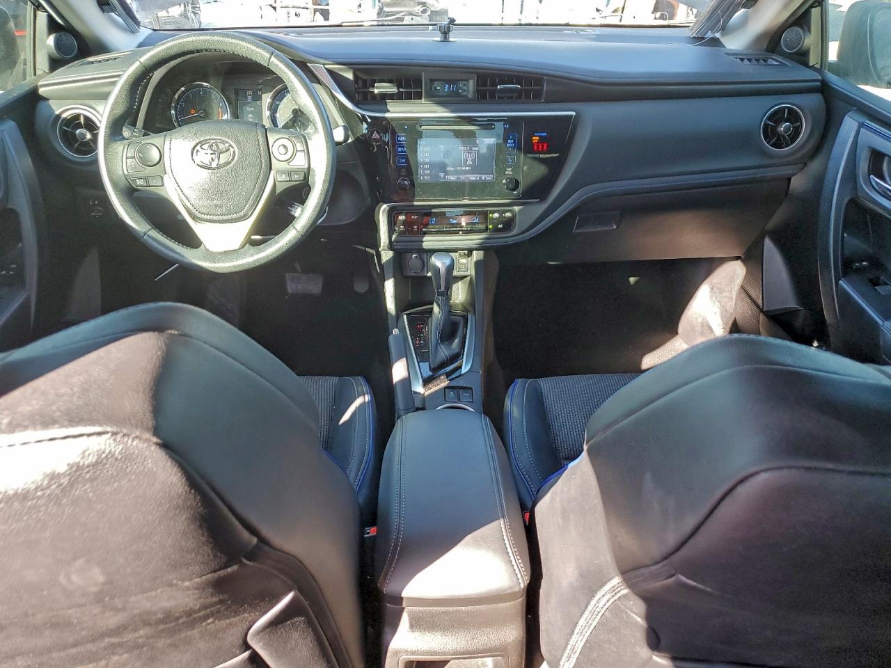 2019 TOYOTA COROLLA L photo 8