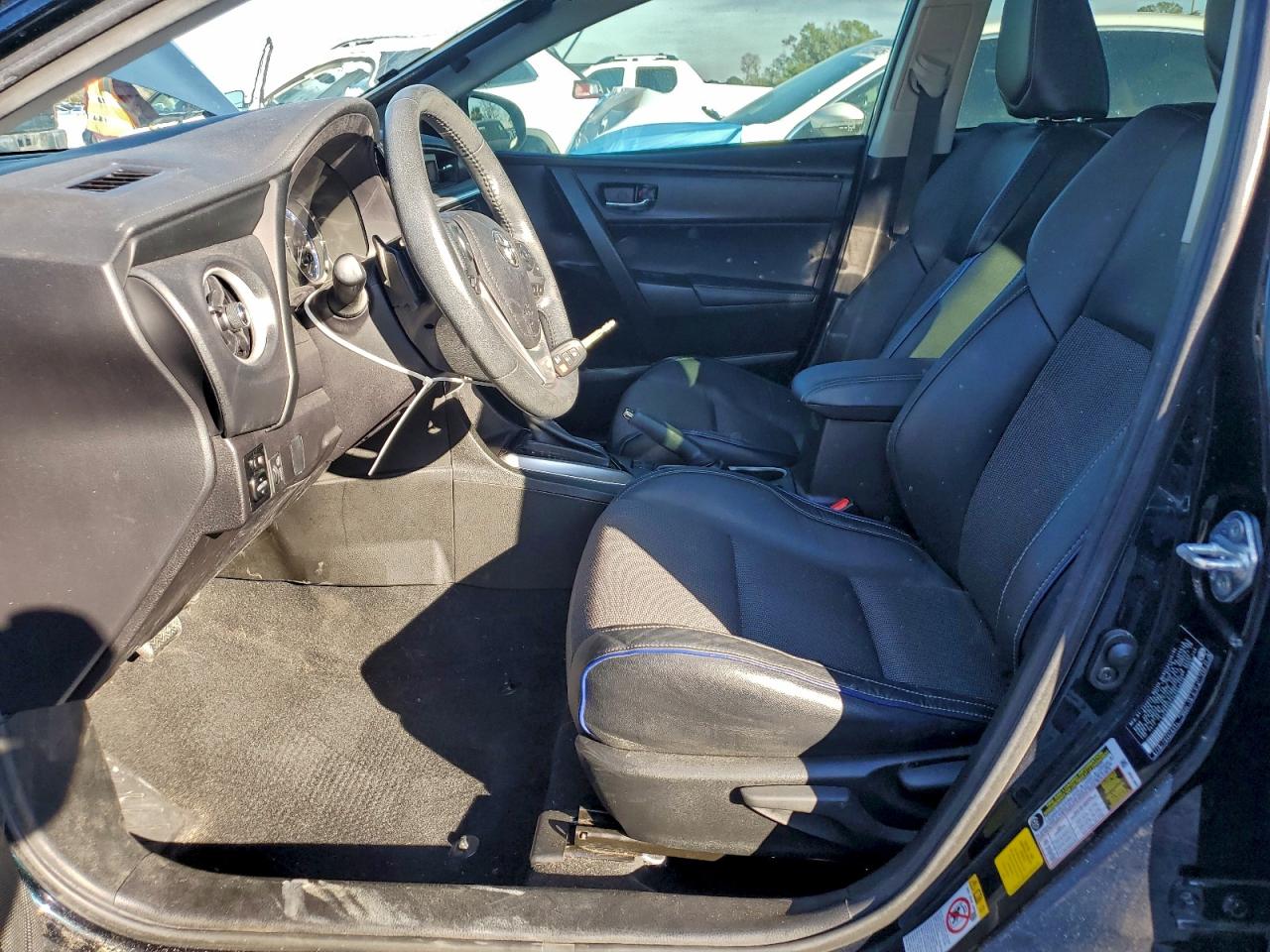 2019 TOYOTA COROLLA L photo 7