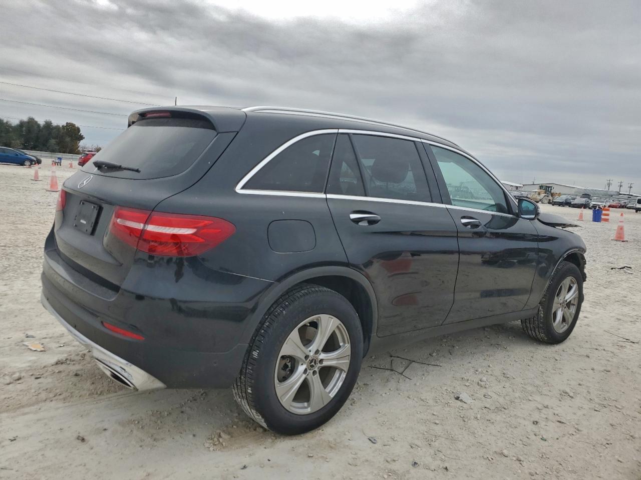 2018 MERCEDES-BENZ GLC 300 photo 3