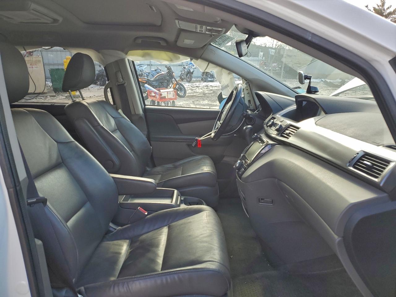 2014 HONDA ODYSSEY TOURING photo 7