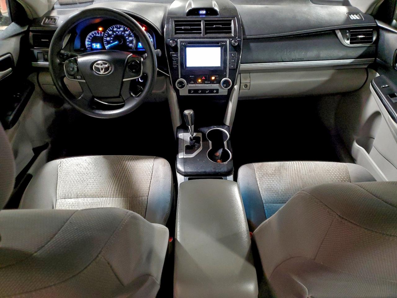 2013 TOYOTA CAMRY LE photo 8