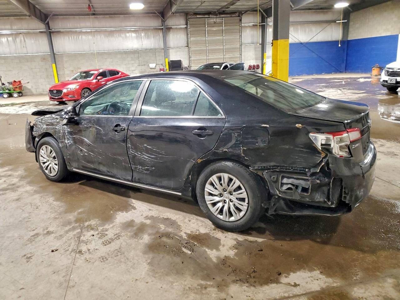 2013 TOYOTA CAMRY LE photo 2