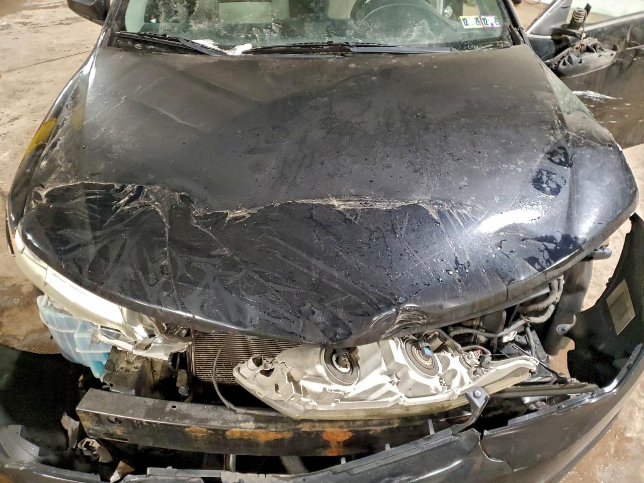 2013 TOYOTA CAMRY LE photo 11