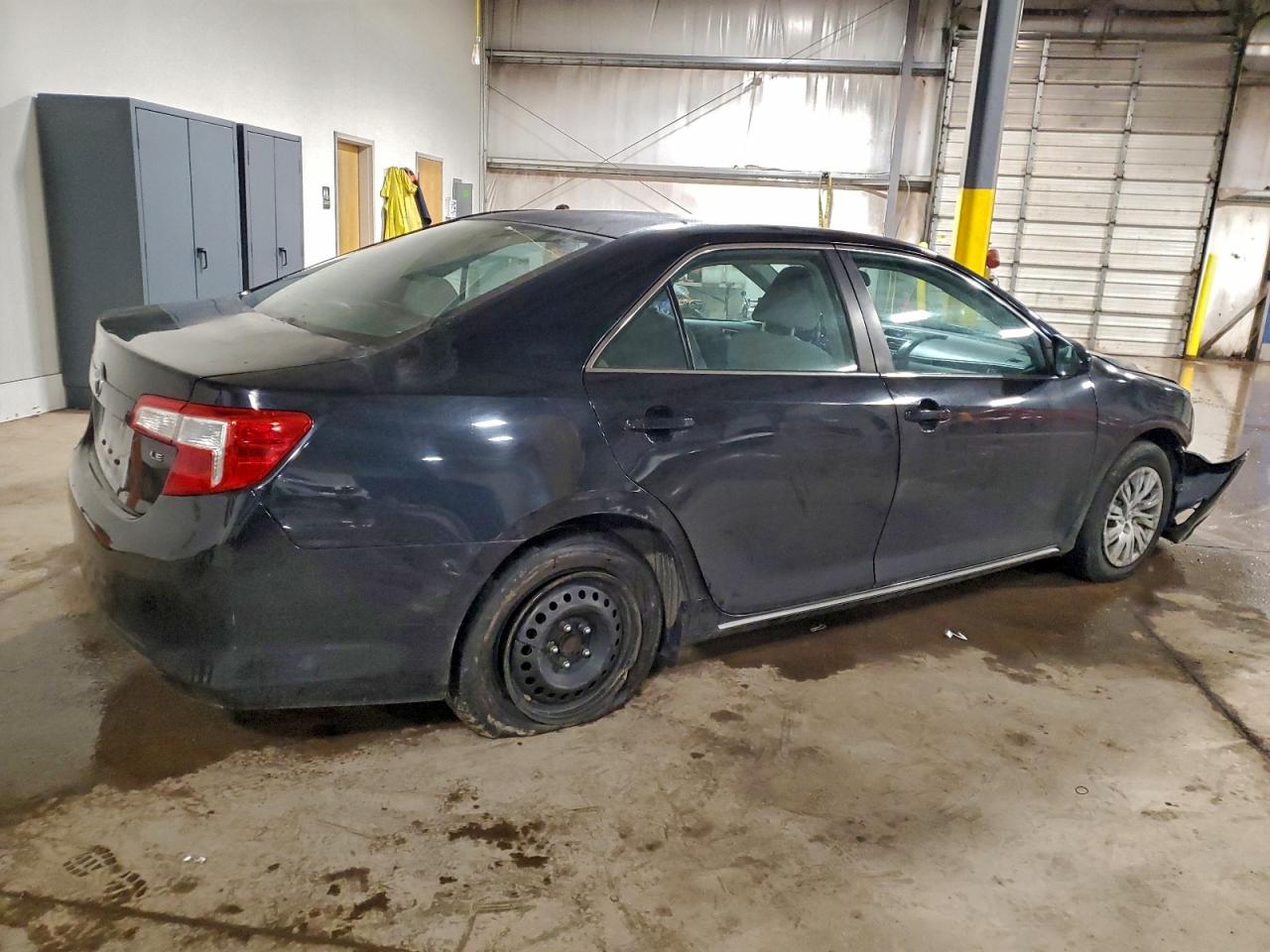 2013 TOYOTA CAMRY LE photo 3