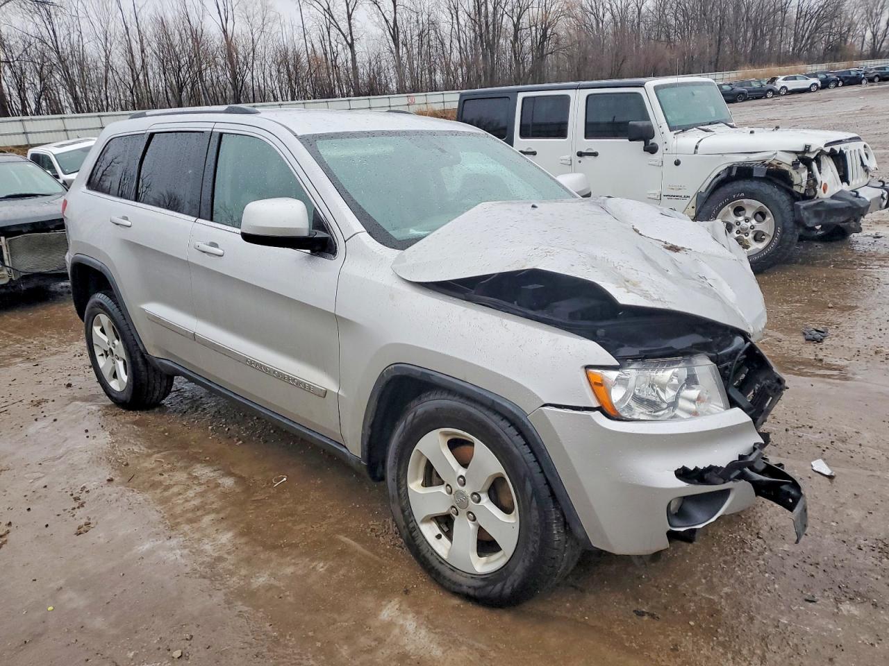 2011 JEEP GRAND CHEROKEE LAREDO photo 4
