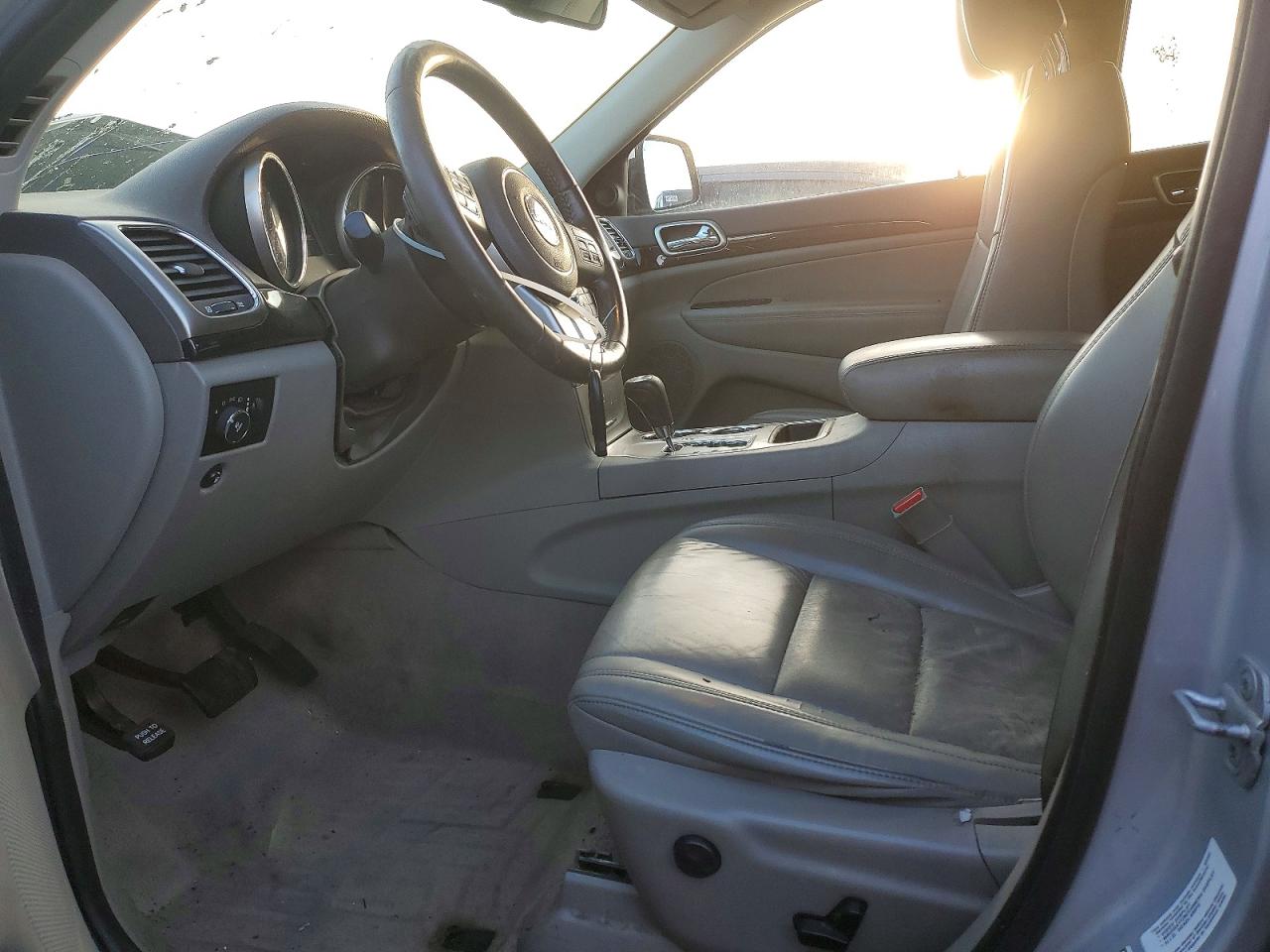 2011 JEEP GRAND CHEROKEE LAREDO photo 7