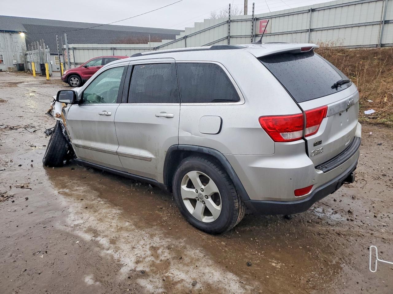 2011 JEEP GRAND CHEROKEE LAREDO photo 2