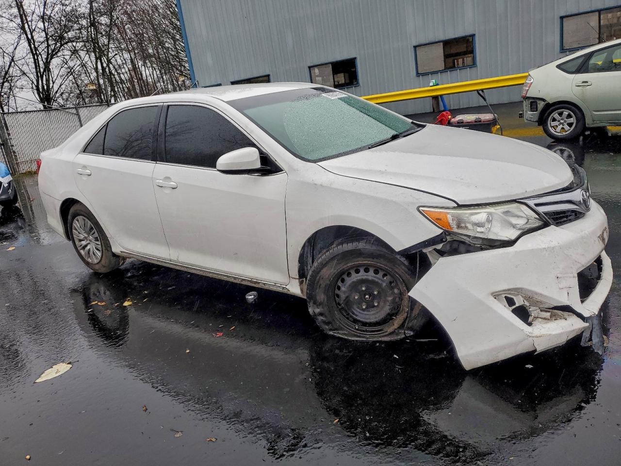 2014 TOYOTA CAMRY L photo 4