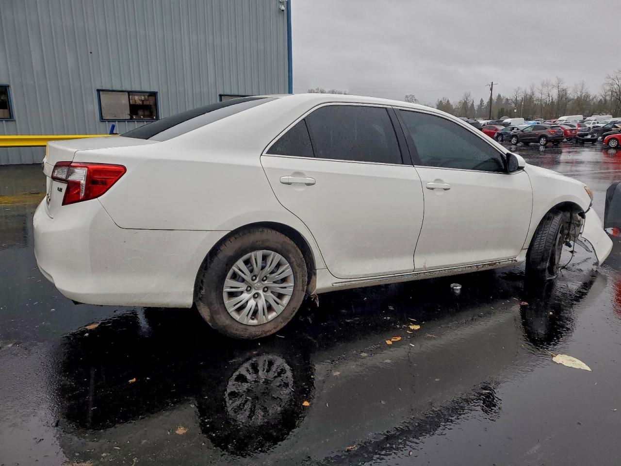 2014 TOYOTA CAMRY L photo 3