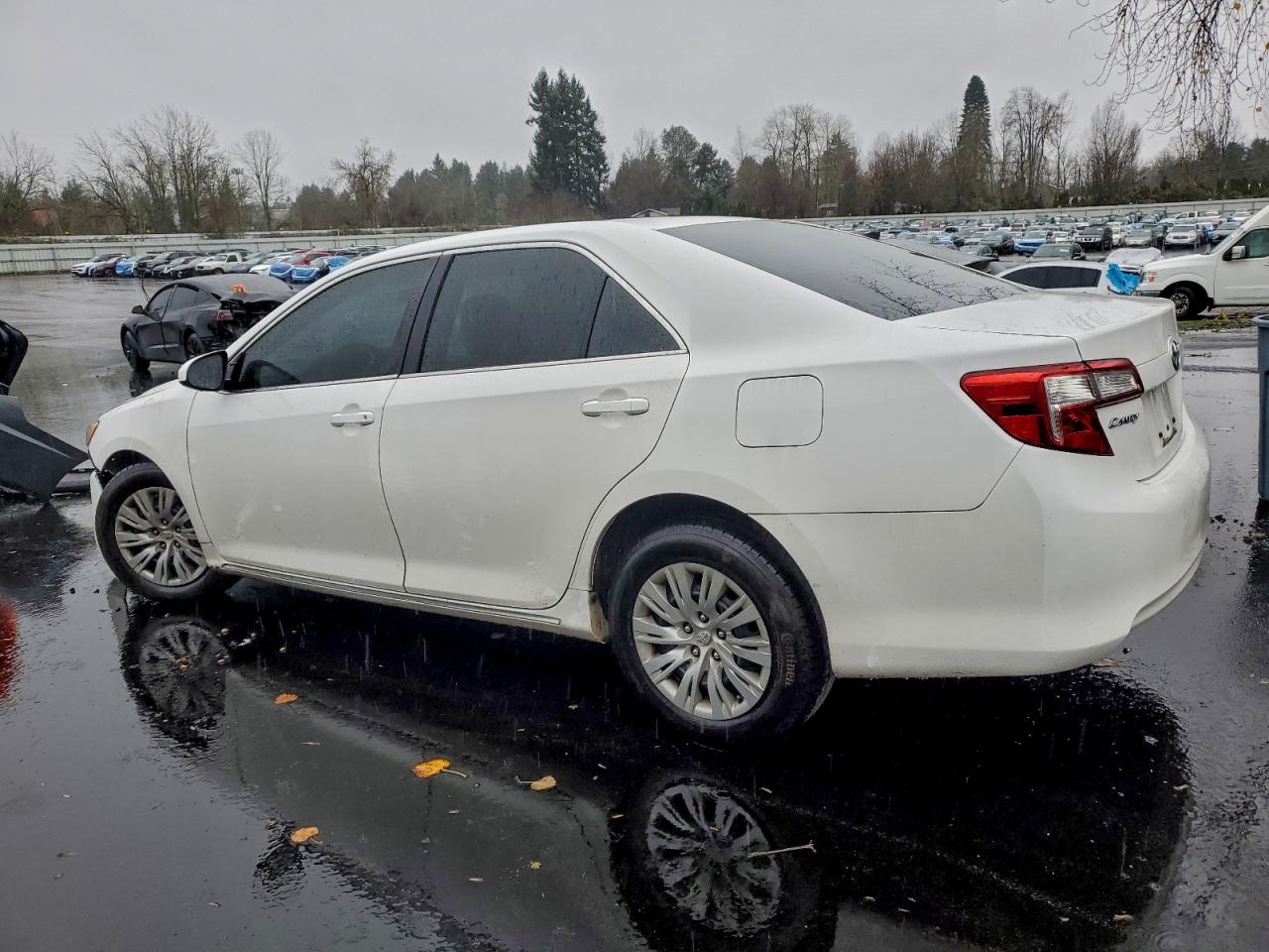 2014 TOYOTA CAMRY L photo 2