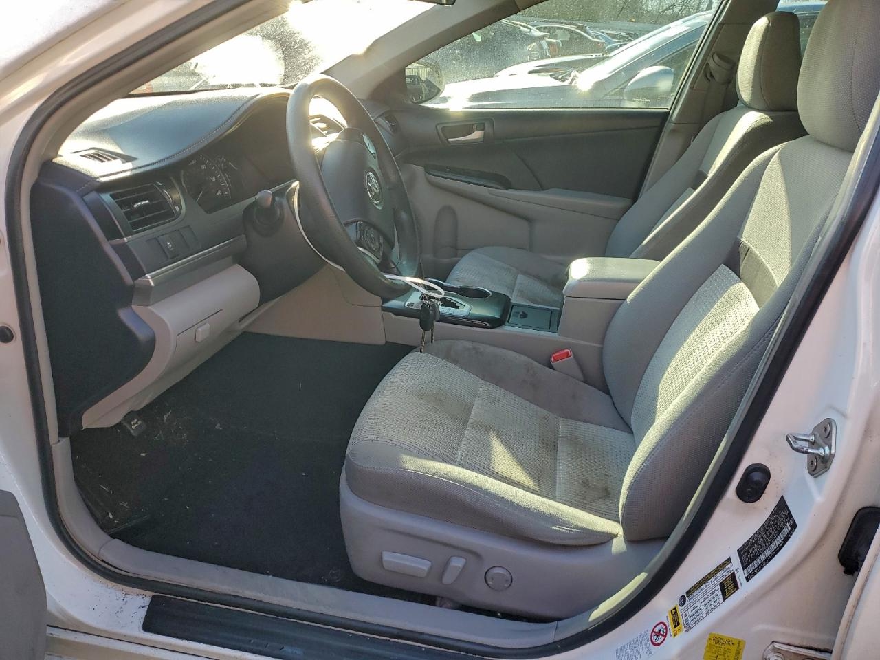 2014 TOYOTA CAMRY L photo 7
