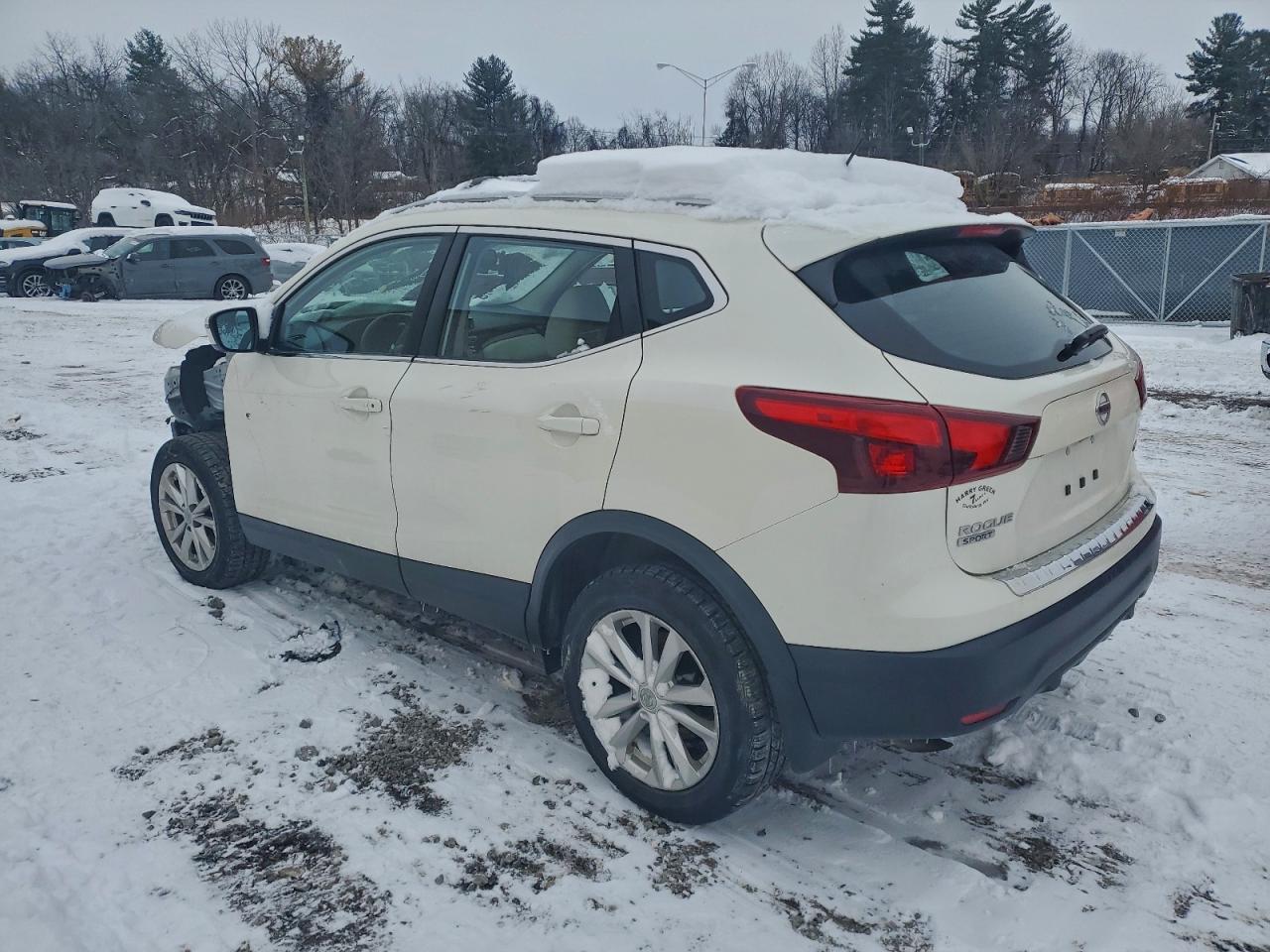 2018 NISSAN ROGUE SPORT S photo 2