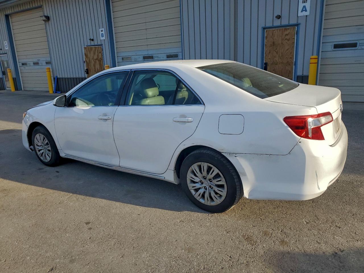 2013 TOYOTA CAMRY HYBRID photo 2
