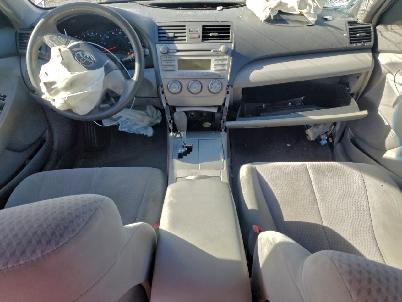 2011 TOYOTA CAMRY BASE photo 8