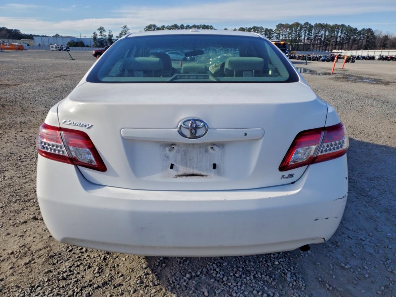 2011 TOYOTA CAMRY BASE photo 6