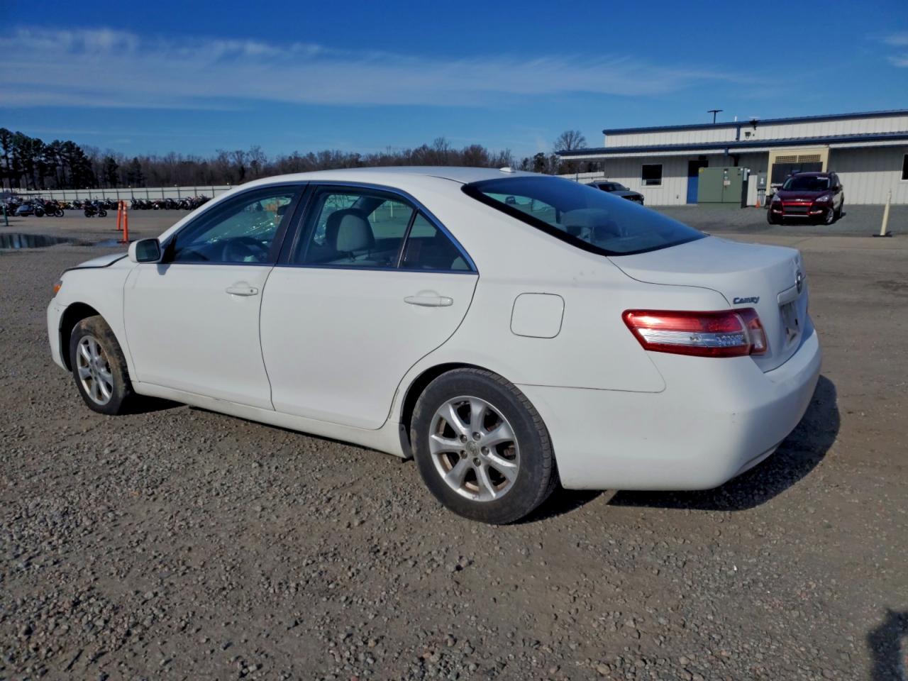 2011 TOYOTA CAMRY BASE photo 2