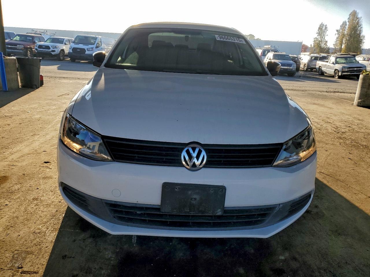 2011 VOLKSWAGEN JETTA BASE photo 5