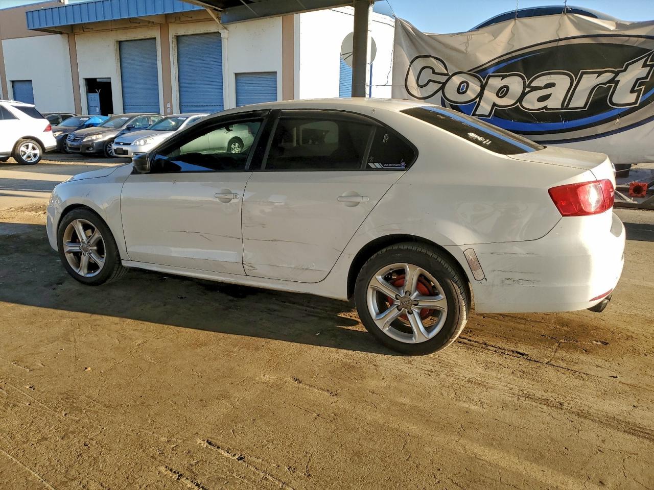2011 VOLKSWAGEN JETTA BASE photo 2