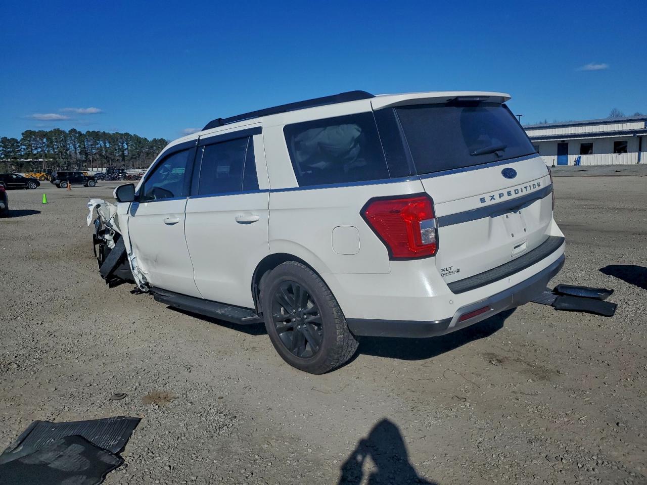 2024 FORD EXPEDITION XLT photo 2