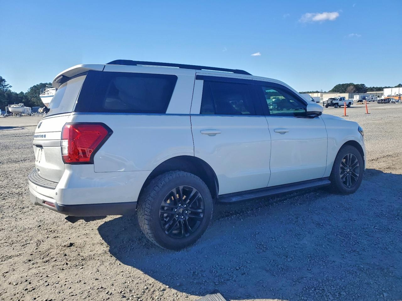 2024 FORD EXPEDITION XLT photo 3