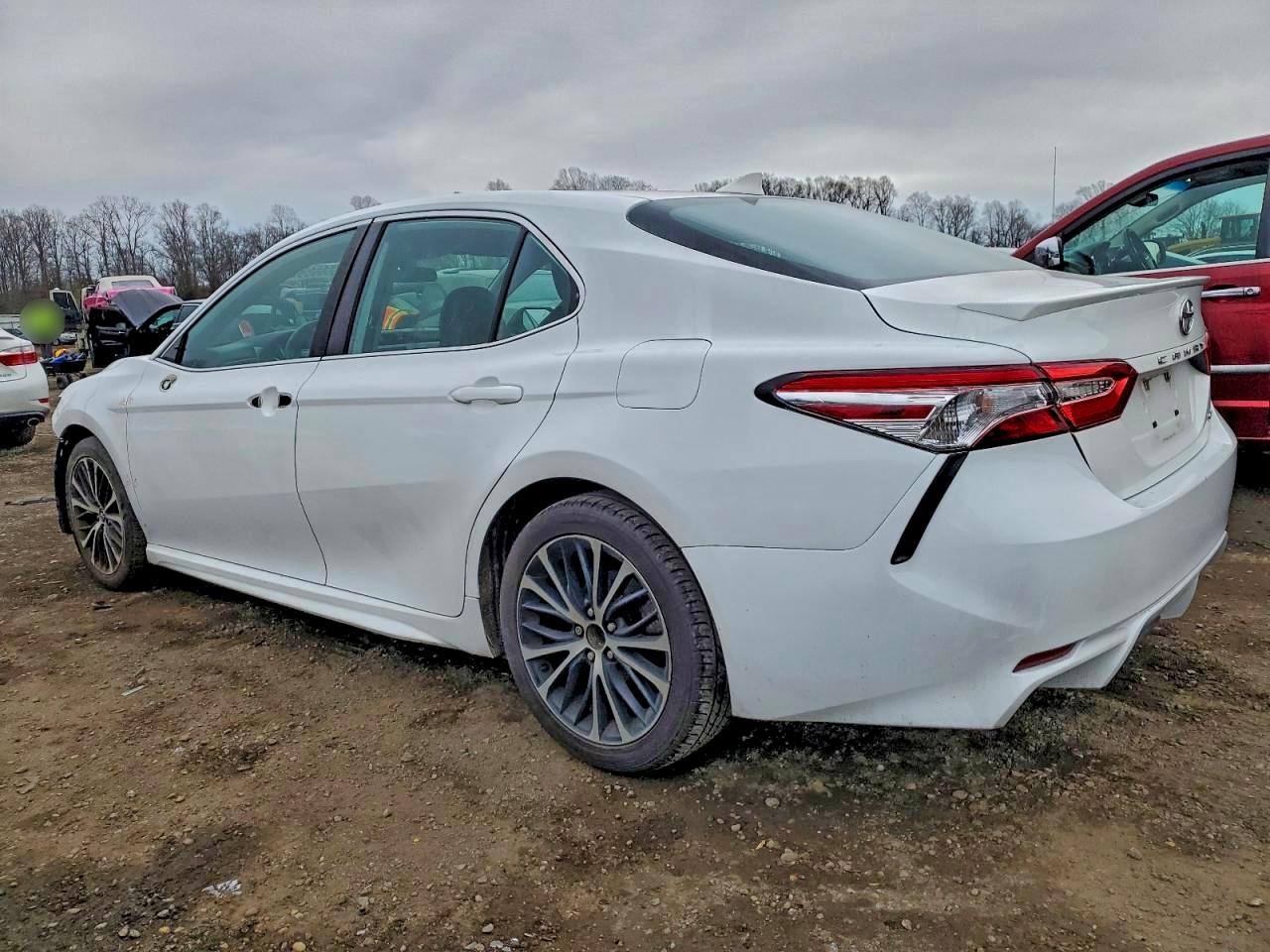 2020 TOYOTA CAMRY SE photo 2