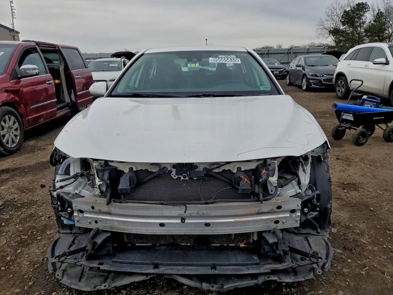 2020 TOYOTA CAMRY SE photo 5