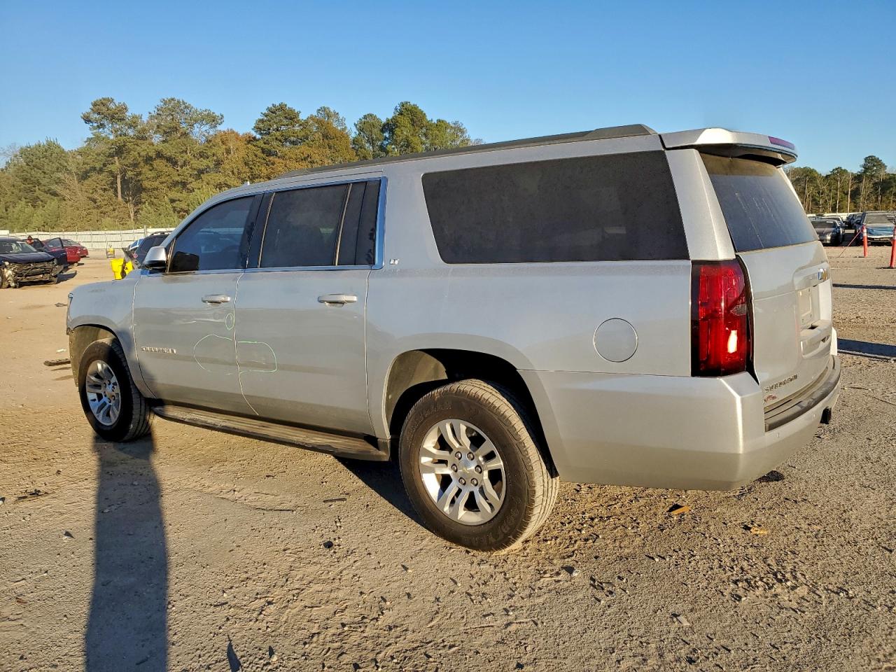 2018 CHEVROLET SUBURBAN C1500 LT photo 2