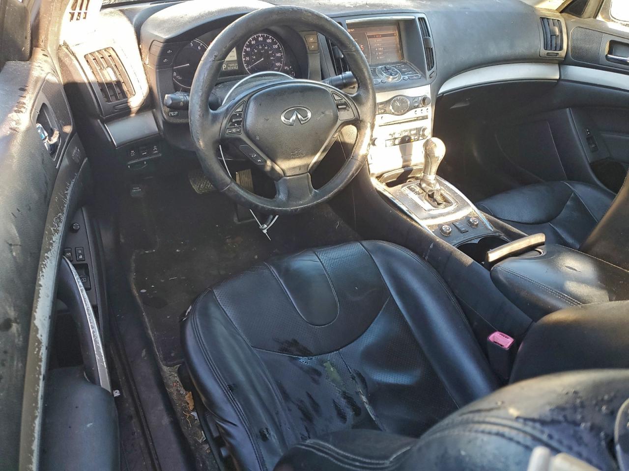 2011 INFINITI G37 photo 8