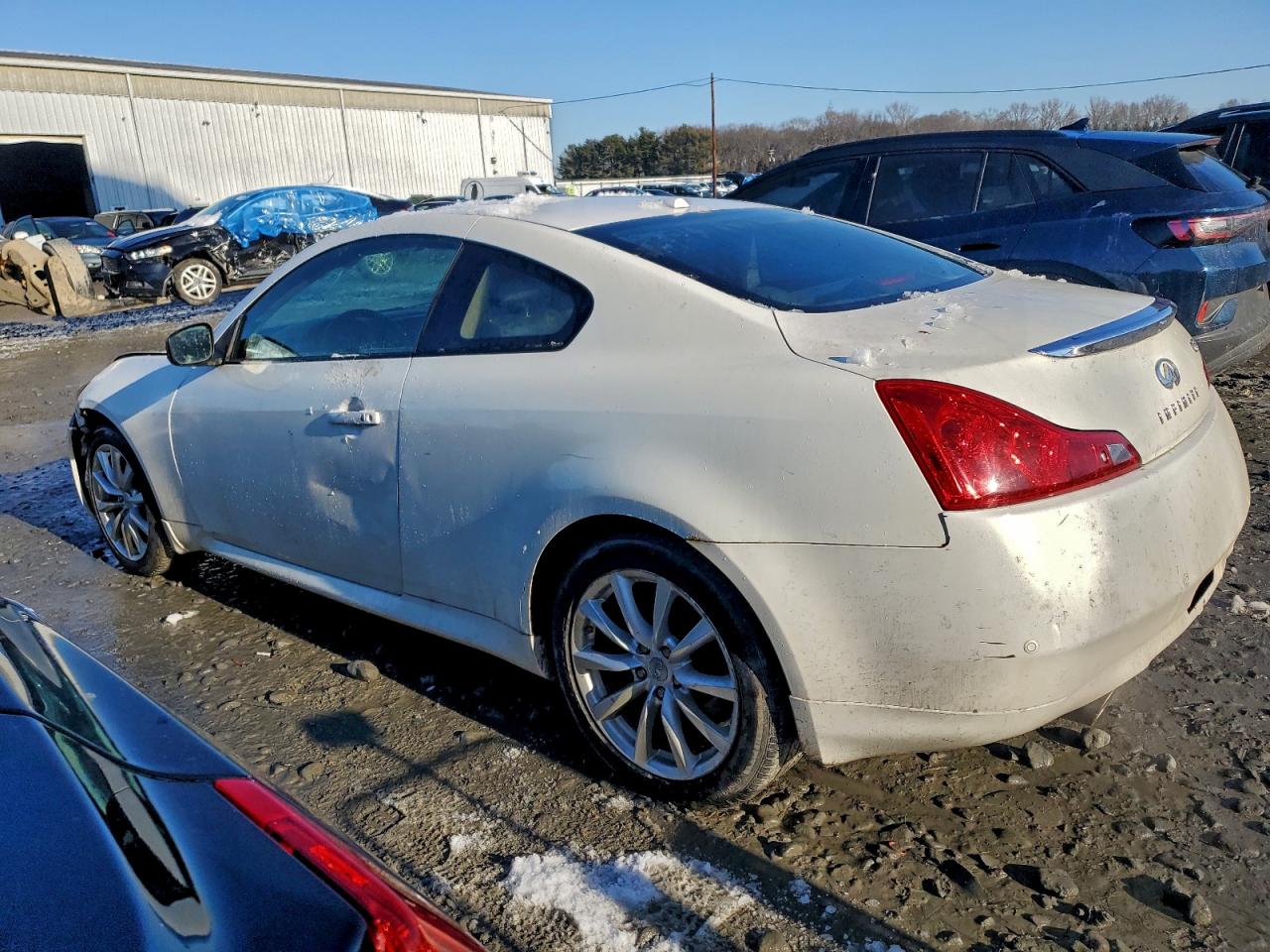 2011 INFINITI G37 photo 2