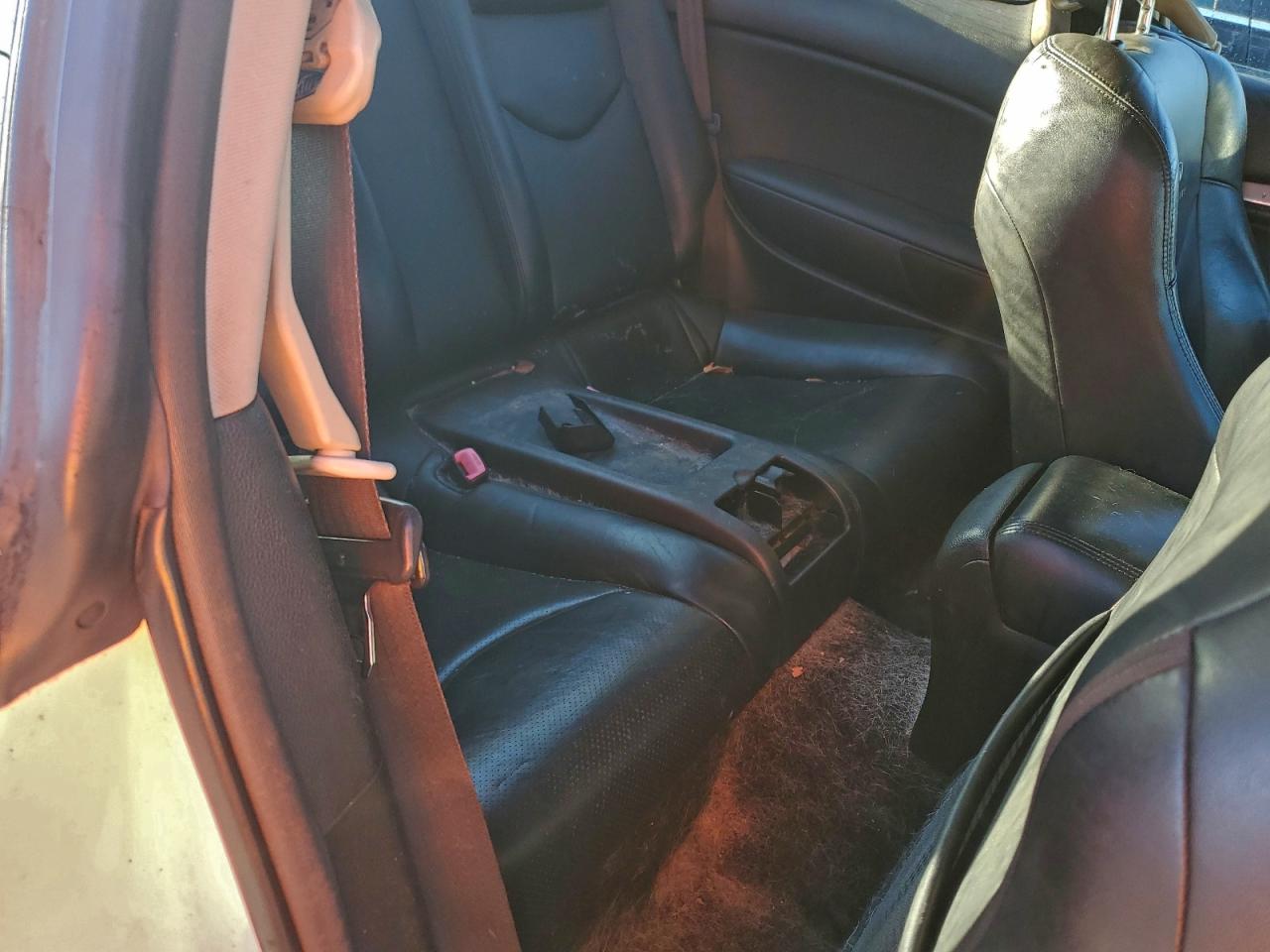 2011 INFINITI G37 photo 10