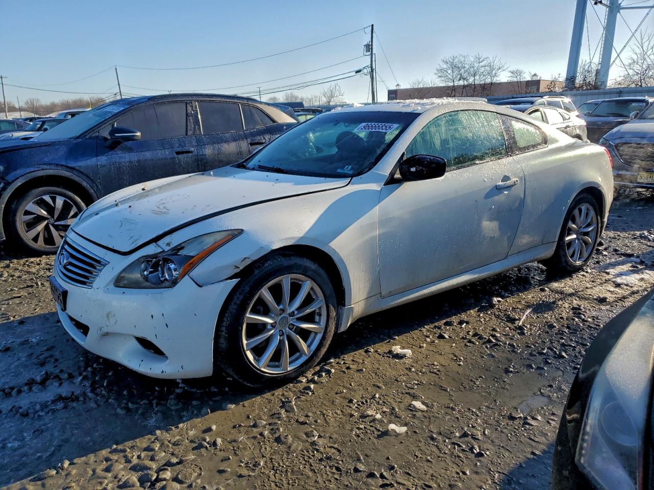 2011 INFINITI G37
