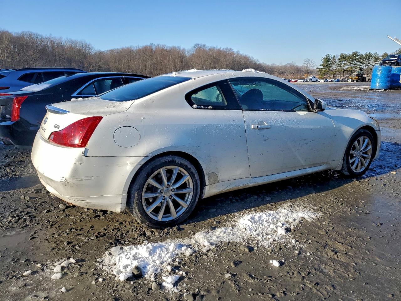 2011 INFINITI G37 photo 3