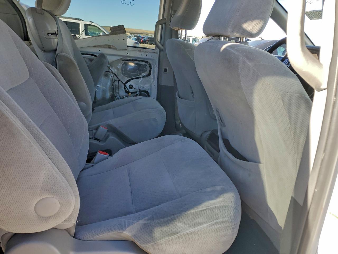 2015 TOYOTA SIENNA LE photo 10