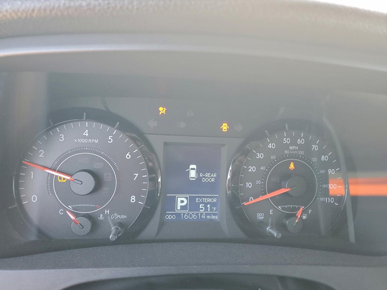 2015 TOYOTA SIENNA LE photo 9