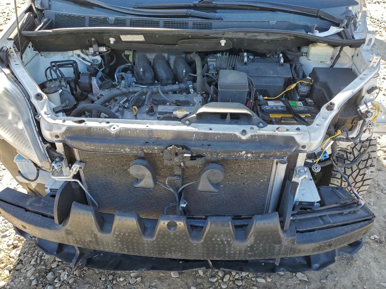 2015 TOYOTA SIENNA LE photo 11
