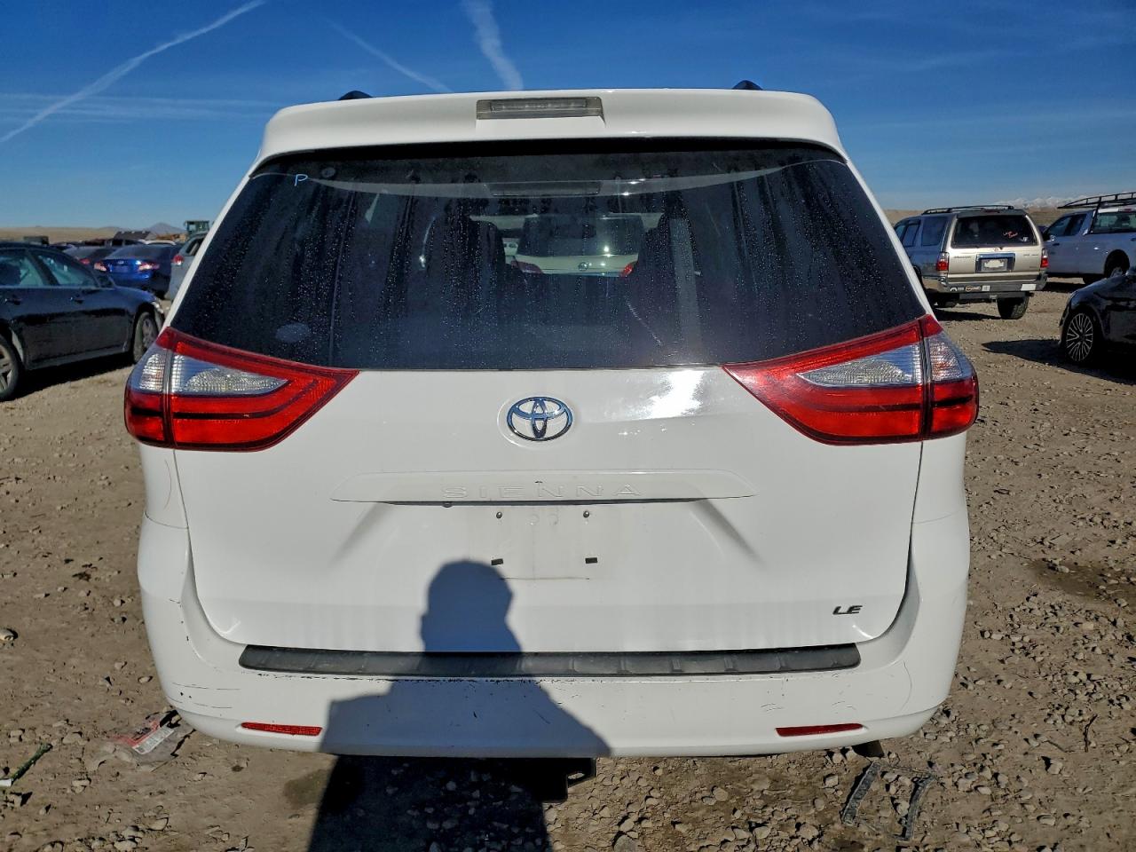 2015 TOYOTA SIENNA LE photo 6